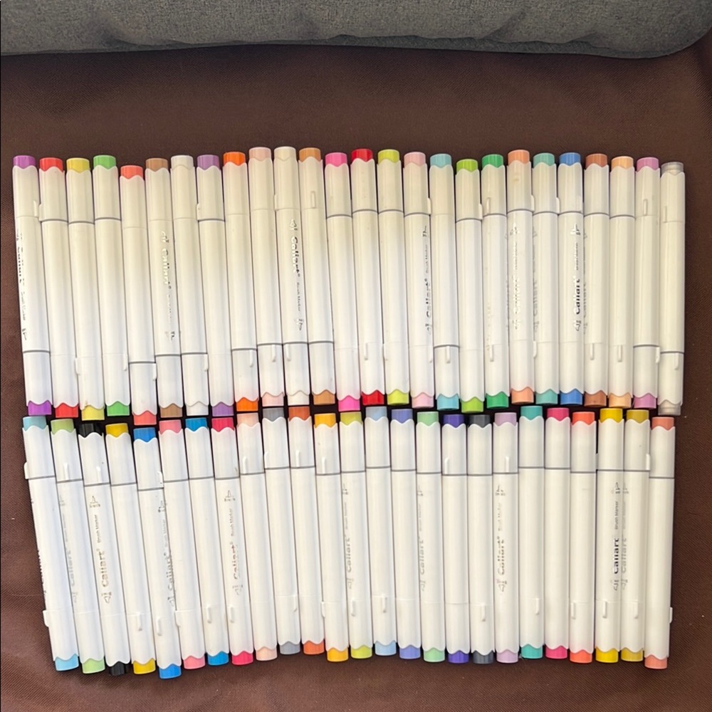 Colorful Dual-Tip Markers Set